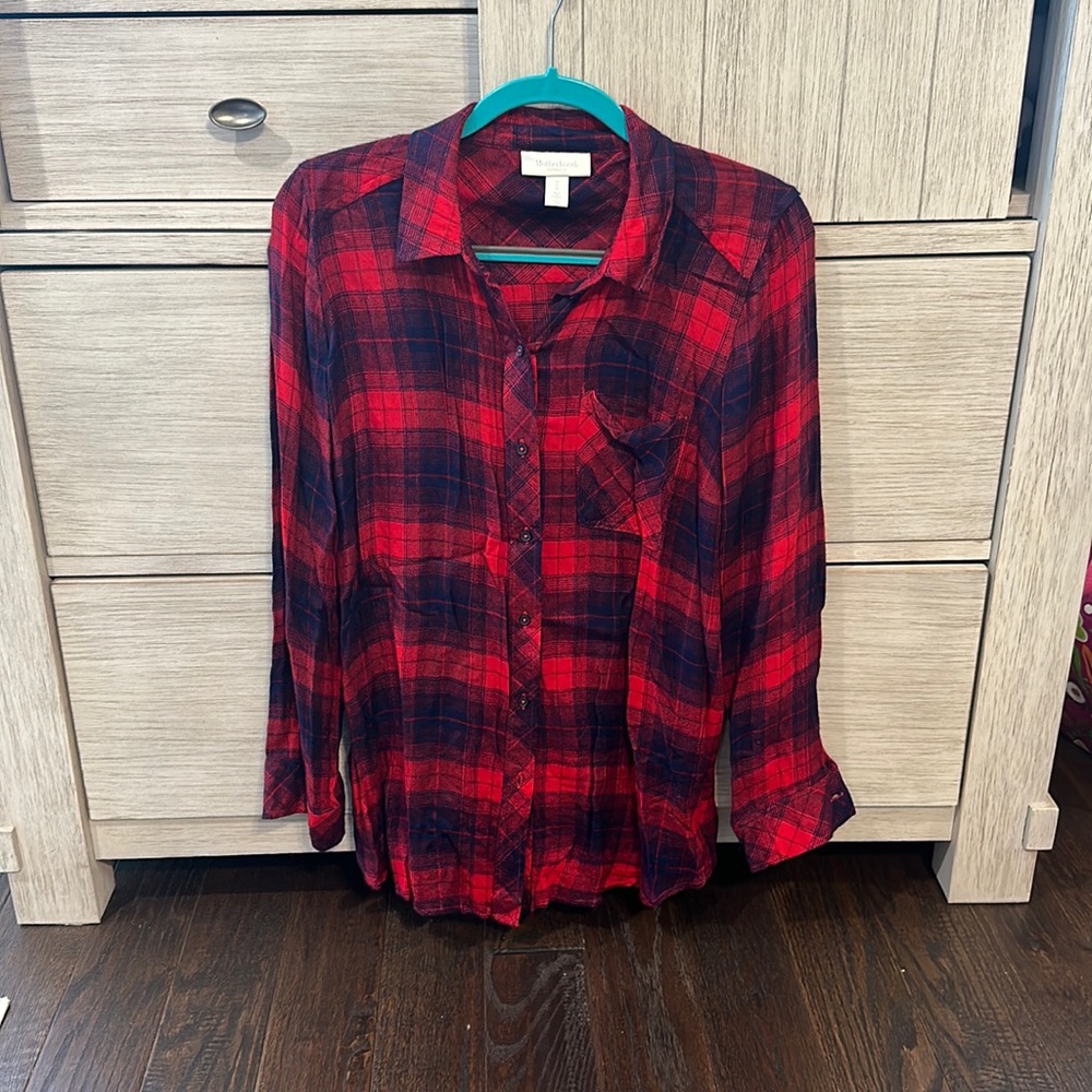 Maternity top.